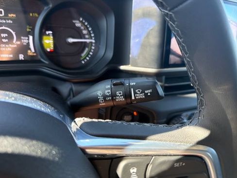 Used 2025 Jeep Wrangler Unlimited Sahara AWD/4WD image 17