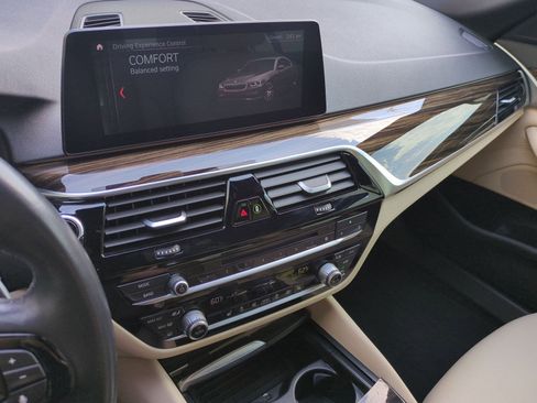 Used 2019 BMW 530i w/ Convenience Package RWD image 30