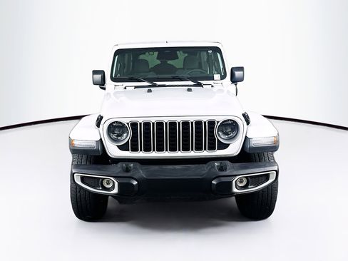 Used 2025 Jeep Wrangler Unlimited Sahara AWD/4WD image 2