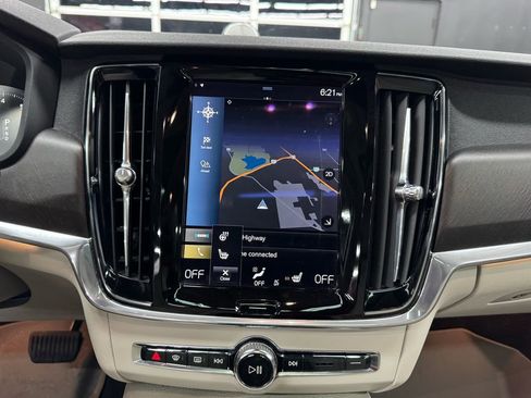 Used 2017 Volvo V90 T6 Cross Country image 38