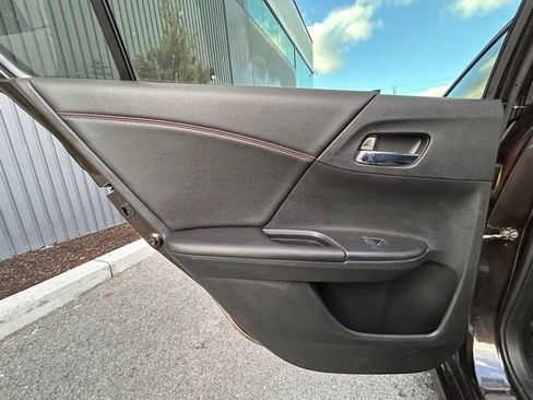 Used 2017 Honda Accord Sport Special Edition image 36