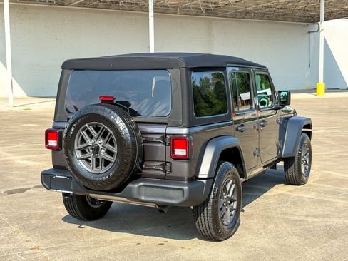 Used 2024 Jeep Wrangler Unlimited Sport AWD/4WD image 18