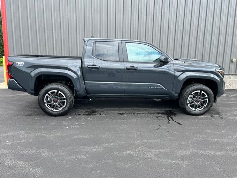 Used 2025 Toyota Tacoma TRD Sport image 1