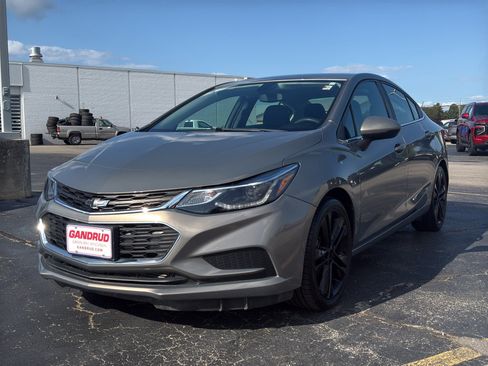 Certified 2018 Chevrolet Cruze LT w/ Convenience Package FWD image 2