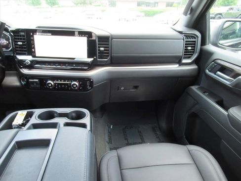 Certified 2026 GMC Sierra 1500 SLT AWD/4WD image 14