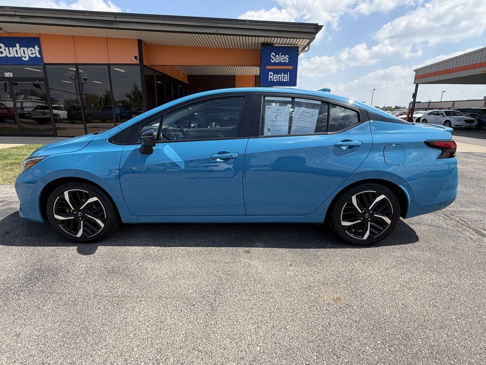 Used 2025 Nissan Versa SR FWD image 2