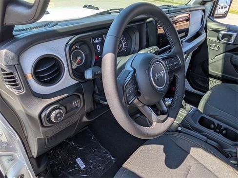 New 2025 Jeep Gladiator Sport image 13