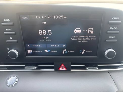 Used 2026 Hyundai Elantra Hybrid FWD image 18