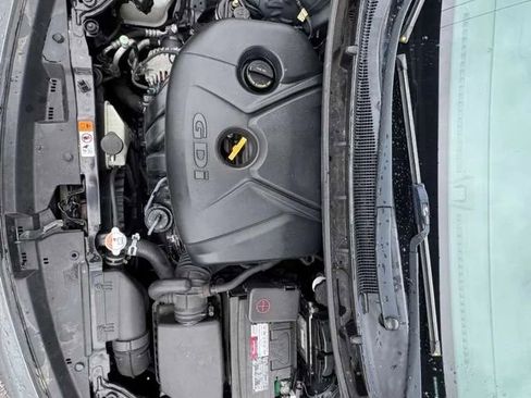 Used 2017 Hyundai Elantra GT FWD image 21