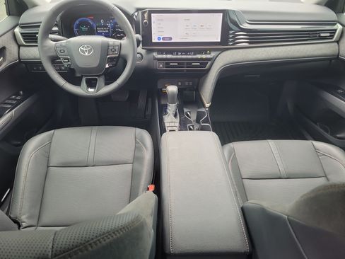 Used 2025 Toyota Camry XLE FWD image 13