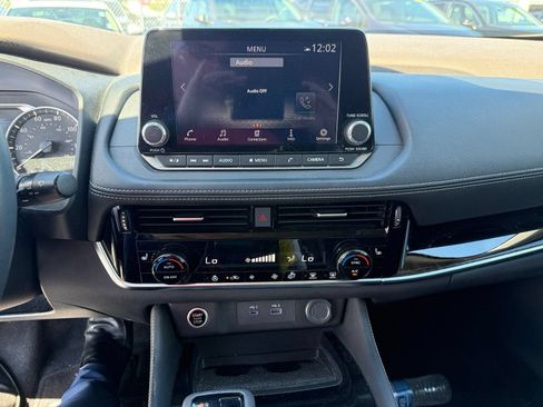 Used 2023 Nissan Rogue SL FWD image 14