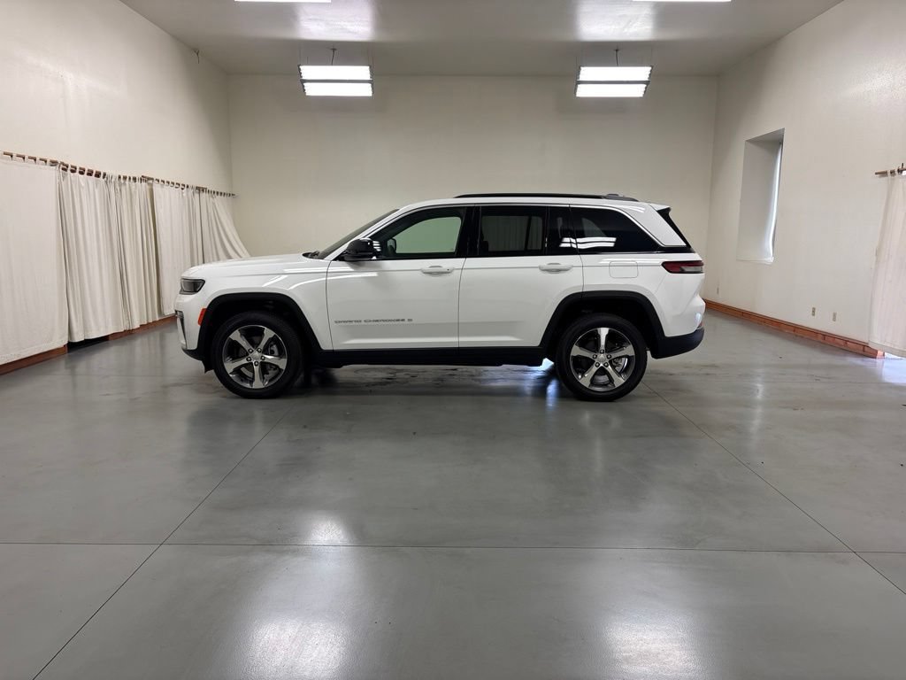 Used 2026 Jeep Grand Cherokee Limited AWD/4WD image 5