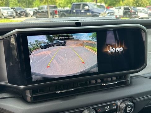 Certified 2025 Jeep Wrangler Unlimited Sahara w/ Safety Group AWD/4WD image 28