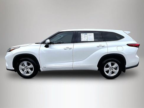 Used 2022 Toyota Highlander LE image 9