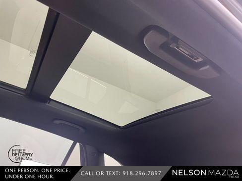 Used 2024 Mercedes-Benz GLC 300 4MATIC image 38