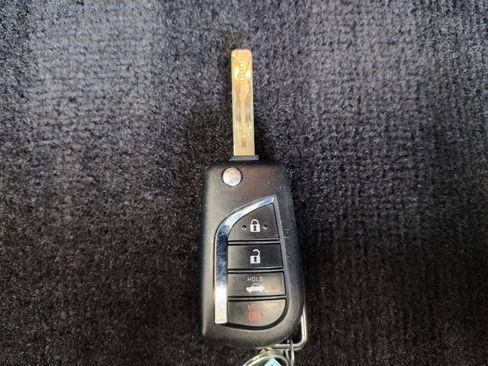 Used 2021 Toyota Corolla SE FWD image 29