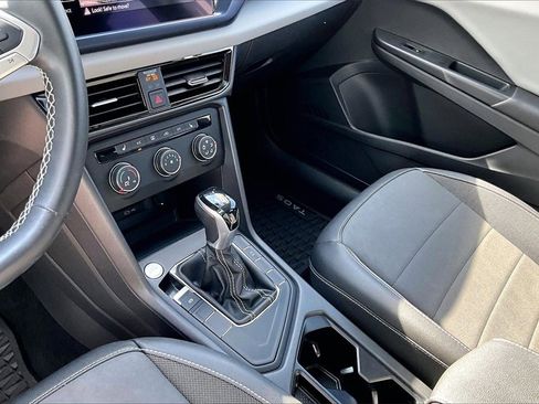 Certified 2022 Volkswagen Taos SE image 23