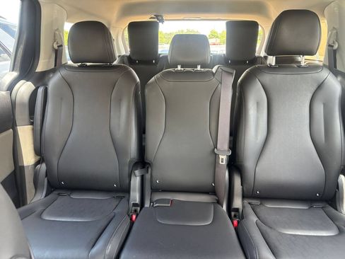 Used 2026 Kia Carnival FWD image 40