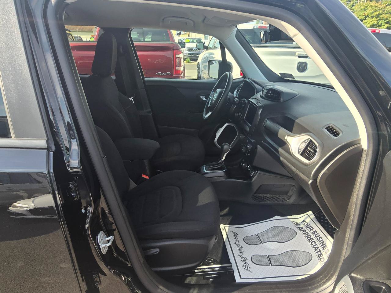 Used 2019 Jeep Renegade Latitude AWD/4WD image 15