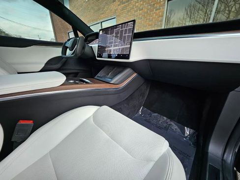 Used 2022 Tesla Model X image 55