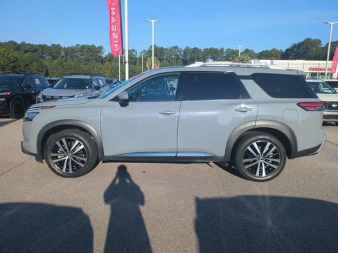 Used 2023 Nissan Pathfinder Platinum w/ Lighting Package (N92) AWD/4WD image 6