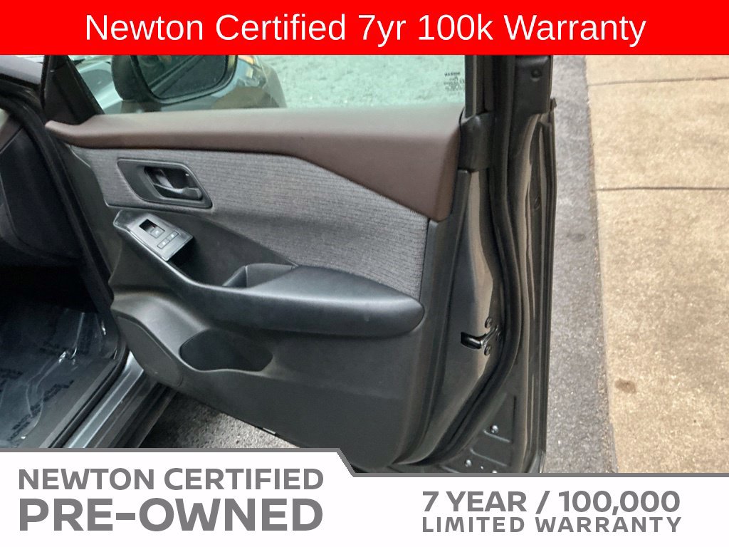 Used 2023 Nissan Rogue S FWD image 33