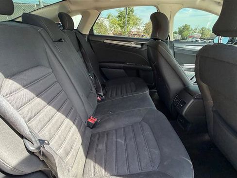 Used 2019 Ford Fusion SE image 16