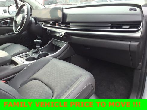 Used 2025 Kia Carnival SX Prestige image 10