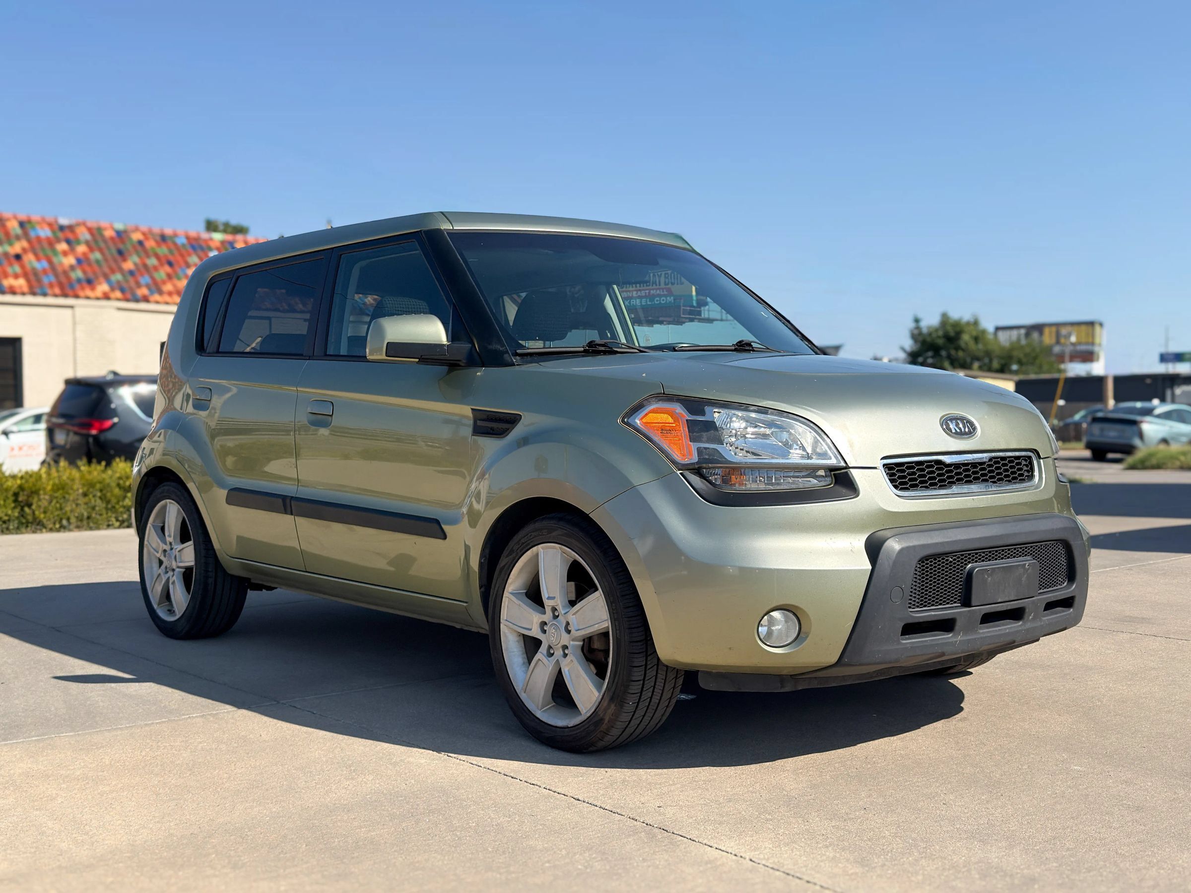 Used 2010 Kia Soul ! FWD image 1