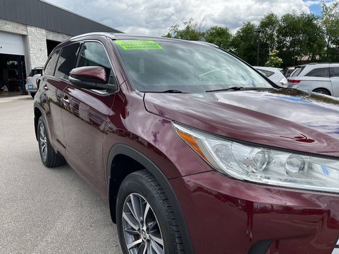 Used 2017 Toyota Highlander XLE AWD/4WD image 11