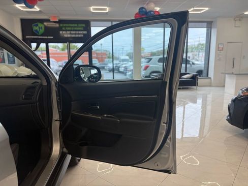Used 2025 Mitsubishi Outlander Sport ES AWD/4WD image 35