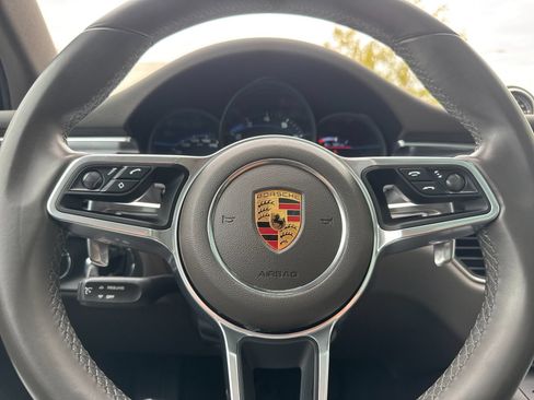 Used 2018 Porsche Macan AWD/4WD image 22