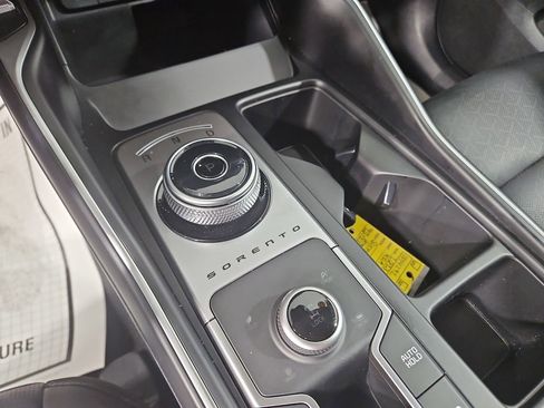 Used 2023 Kia Sorento EX image 24