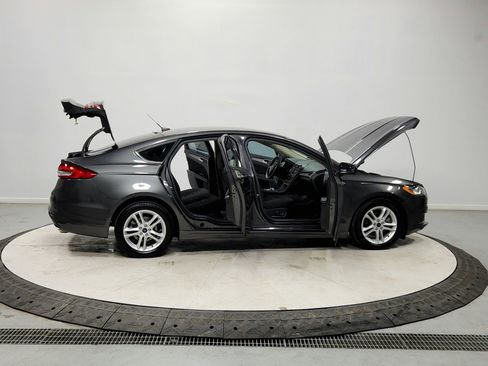 Used 2018 Ford Fusion SE image 16