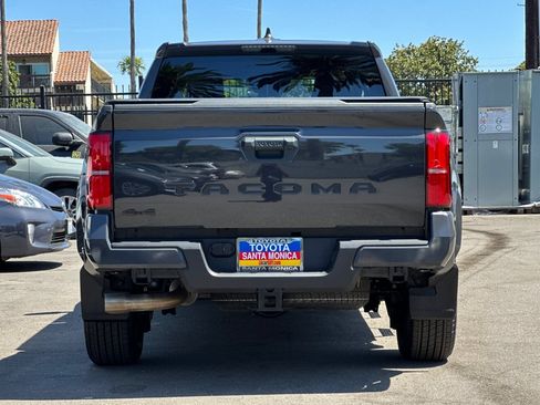 Used 2025 Toyota Tacoma TRD Sport AWD/4WD image 5