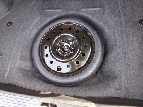 Used 2003 Cadillac De Ville Sedan w/ Comfort & Convenience Package image 62