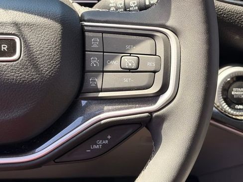 Used 2023 Jeep Wagoneer L 4WD w/ Premium Group I image 17