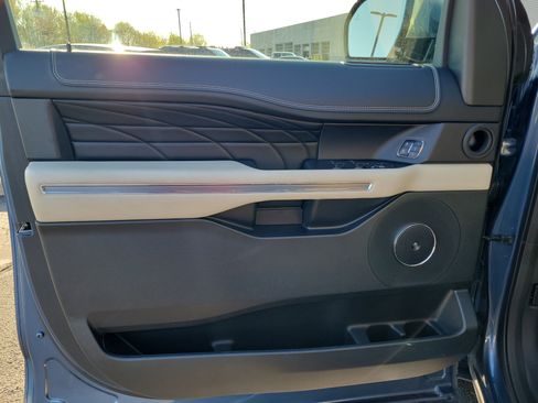 Used 2018 Ford Expedition Platinum image 23