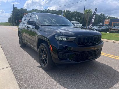 Used 2025 Jeep Grand Cherokee Altitude