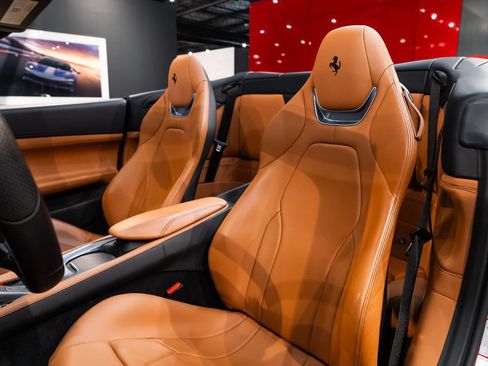 Certified 2020 Ferrari Portofino RWD image 4
