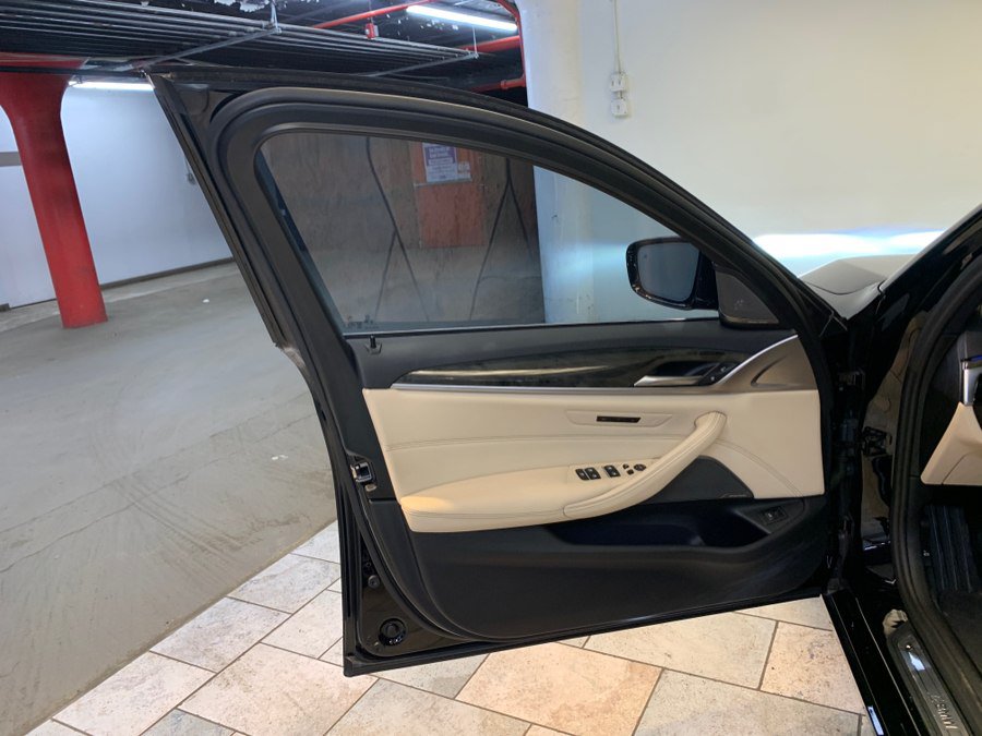 Used 2023 BMW 530i w/ Premium Package RWD image 12