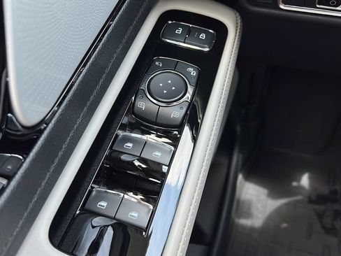 Used 2025 Lincoln Aviator Reserve w/ Luxury Package RWD image 24