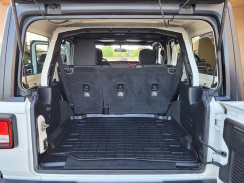 Used 2018 Jeep Wrangler Unlimited Rubicon AWD/4WD image 33