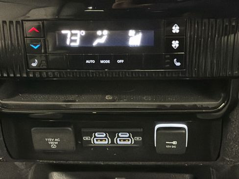 Used 2023 Jeep Wagoneer L Series III w/ Premium Group I AWD/4WD image 46