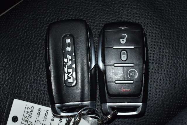 Used 2020 RAM 1500 Laramie AWD/4WD image 11