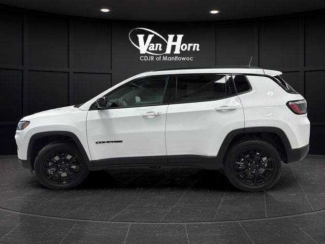 Used 2025 Jeep Compass Latitude w/ Altitude Special Edition AWD/4WD image 4