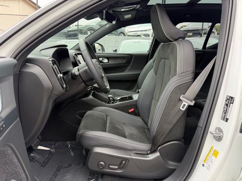 Used 2023 Volvo XC40 Recharge Plus AWD/4WD image 10