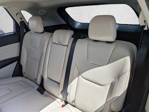 Used 2019 Ford Edge Titanium w/ Equipment Group 301A FWD image 17