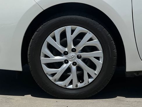 Used 2018 Toyota Corolla LE FWD image 12