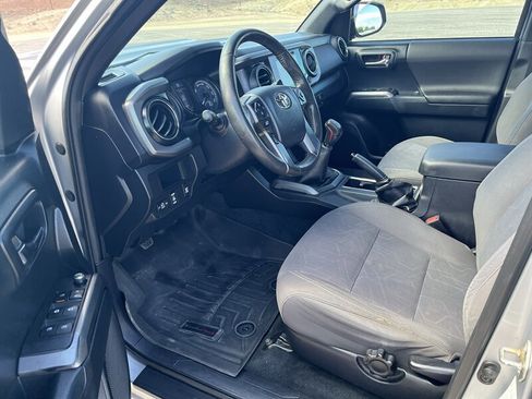 Used 2016 Toyota Tacoma TRD Sport w/ Exterior Package AWD/4WD image 12